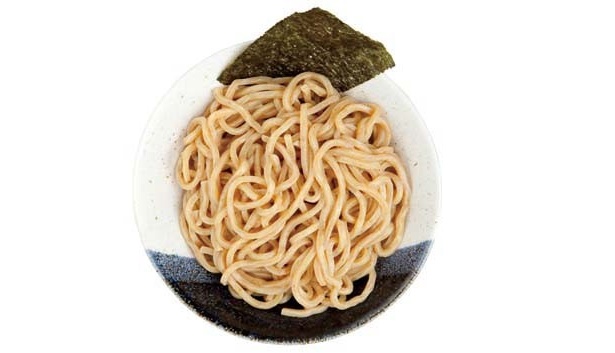 「濃厚煮干しつけ麺＋味玉赤ワイン風味」(880円)