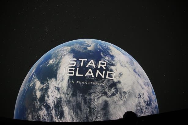 花火×音楽×光×パフォーマンスによって繰り広げられる STAR ISLAND の世界