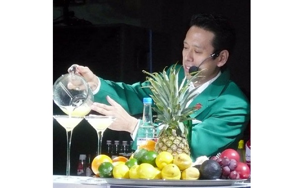 世界のベストバーテンダーを決定する「ディアジオ ワールドクラス カクテルコンペティション 2010」の日本代表に選ばれた「ザ セイリングバー」(奈良県)のバーテンダー・渡辺匠(たくみ)さん