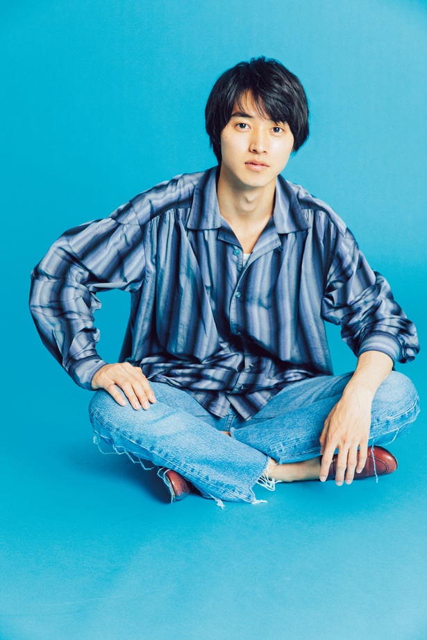 ドラマ. 【写真を見る】優しい表情を浮かべる山﨑賢人。彼の新
