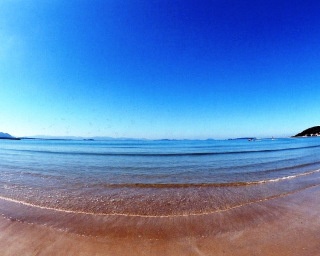 白い砂浜、青く澄んだ海！夏レジャーの大定番・九州の人気海水浴場5選