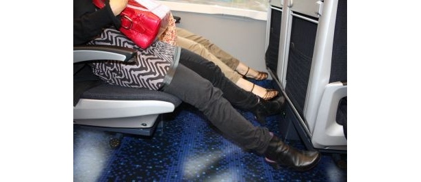 【写真】広〜い！脚が伸ばせて快適な車内♪