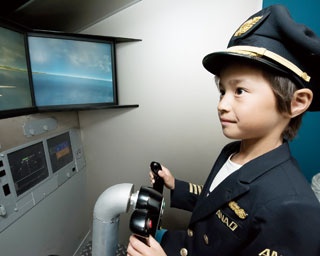 兵庫「キッザニア甲子園」パビリオン紹介！パイロットとCAの体験ができる「飛行機」