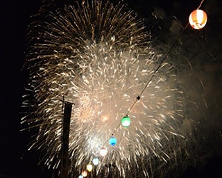 祭りのフィナーレに打ち上がる500発の花火！三重県「第24回嬉野おおきん祭り」