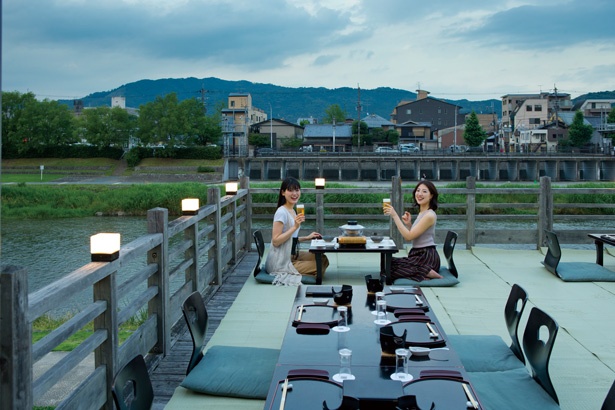 夏の京都は川床へ行こう 編集部が厳選した風情ある 鴨川納涼床 5選 ウォーカープラス