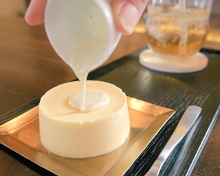 ゴルゴンゾーラをかけた“濃厚チーズプリン”！福岡・今泉にチーズ専門のカフェ＆バーがオープン
