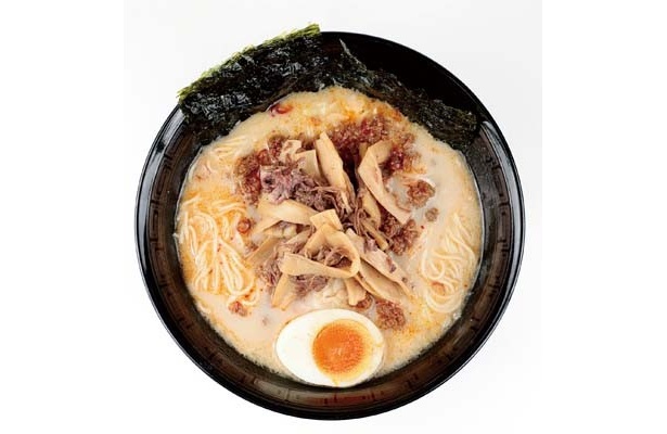 ｢麺処 こって牛｣の｢元祖 牛そば(並)｣(500円)は、クリーミーな白湯が魅力！