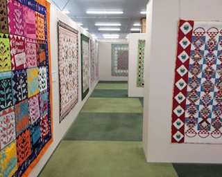 ラベンダー香る高原で「たんばら 花のキルト展」開催中