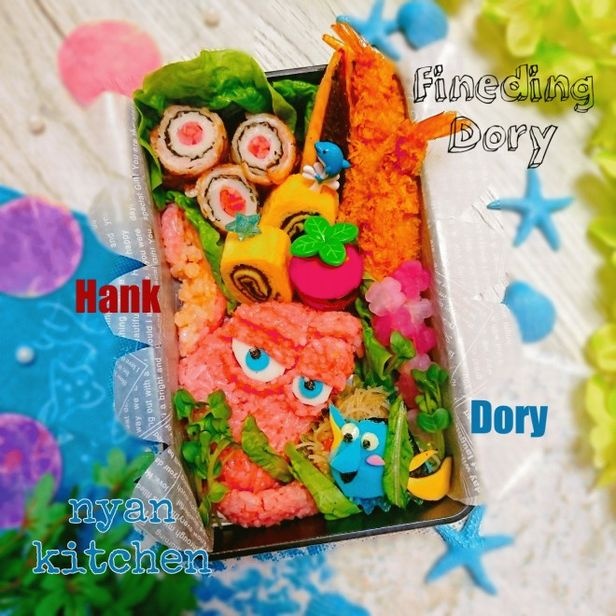 おかずのエビフライも、ドリーの仲間に見えてきた!キャラ弁「ファインディング・ドリー「ハンク弁当」」(投稿者:にャん吉 さん)