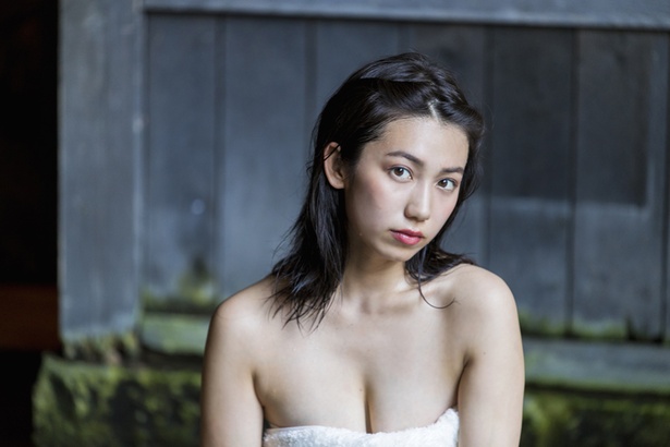 “九州の太陽”佐藤あいりと、黒川温泉で混浴撮り！