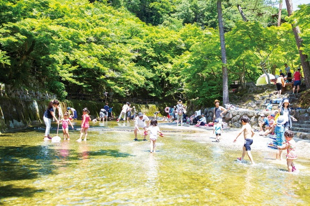 愛知高原国定公園に指定されており、売店や自販機、トイレなど設備も充実/岩屋堂公園