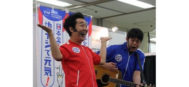 テツandトモさんが「なんでだろ〜♪」を披露