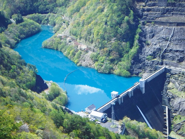 洪水調節をおもな目的とし、1994年に完成した多目的ダム