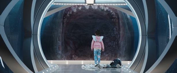 『MEG ザ・モンスター』の強烈な場面写真を独占入手!