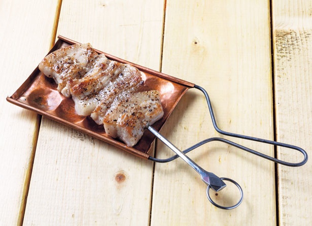 茶美豚トントロ串焼き(380円)/なんばしょっと？