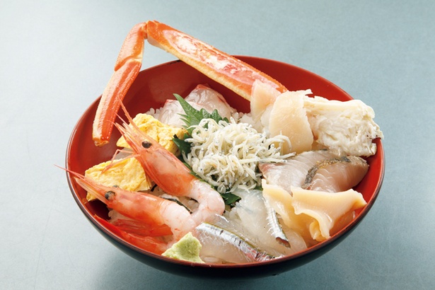 「海鮮ペアどんぶり」(2900円)の海鮮丼
