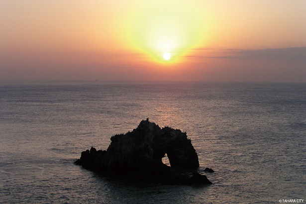 日出の石門