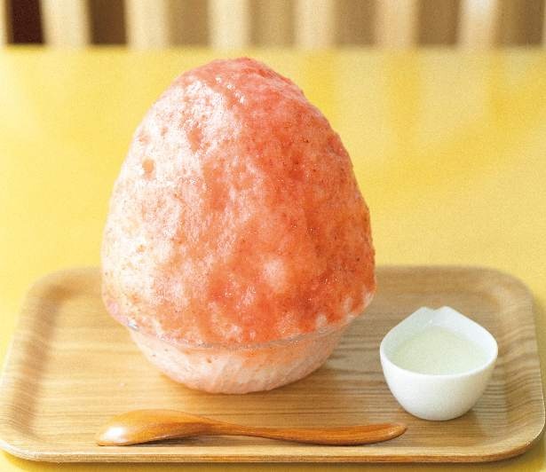 【写真を見る】「いちごミルク」(800円)はなんと4分の3パックのイチゴを使用！