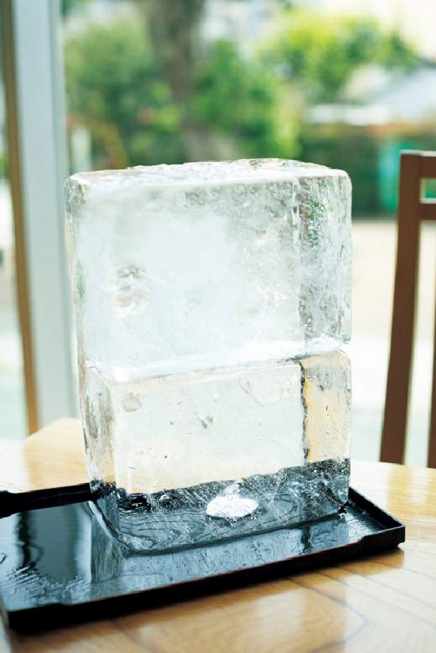 国内に6軒しかない氷室の中でも絶大な人気を誇る「松月氷室」の氷を使用