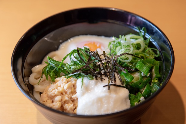 【写真を見る】夏のぶっかけとろネバうどん(税抜330円)