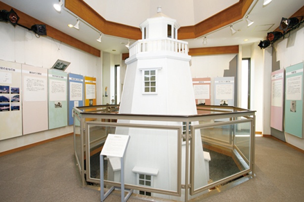 明治初期に建てられた木造灯台の、3分の1スケールのジオラマが見どころの1つ