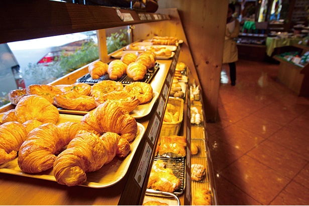 「Bäckerei＆Konditorei　SAILER」。本格的なオーストリアのパンと菓子が味わえる。イートインは50席と広々