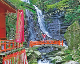 パワースポットとしても人気！滝と緑が美しい修験道の聖地、犬鳴山の七宝瀧寺へハイキング
