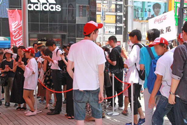 12時にイベントがスタートすると、瞬時に列ができるほどの盛況ぶり