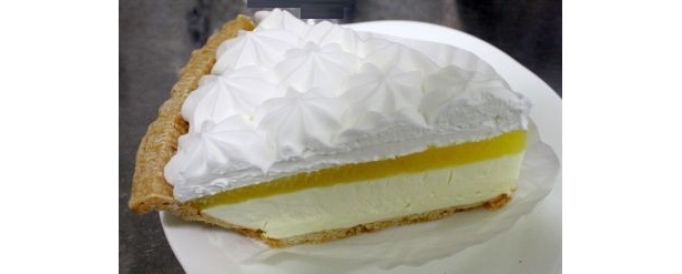さっぱりとしたパッションフルーツの味わいが夏にぴったり！「リリコイチーズパイ」(525円)