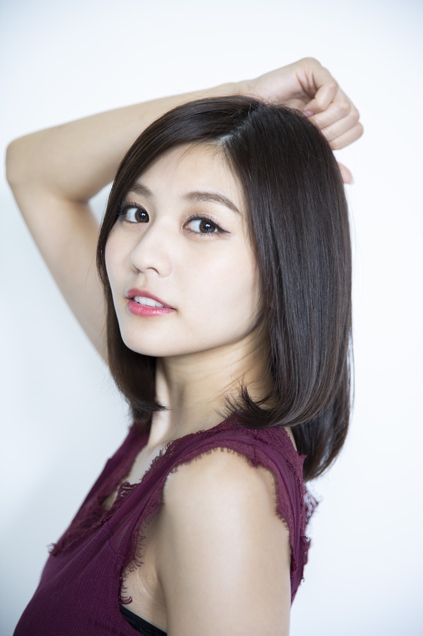 【写真を見る】「雑誌の誌面を何度か飾らせていただいて、Twitterのフォロワーの数も一気に増えました」