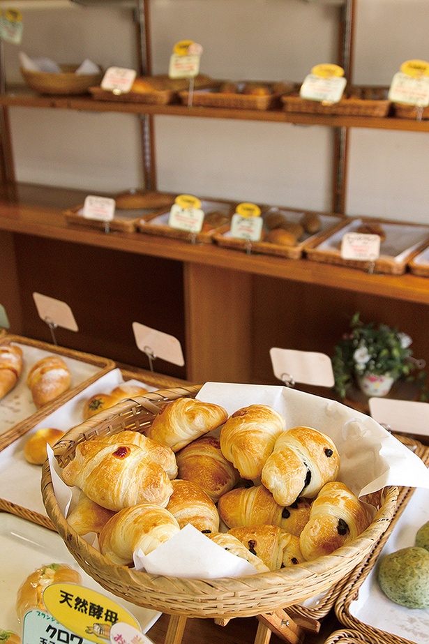「ブランジュ・オガタ」は住宅街にあるパン屋さんで、近所の常連が通う。体思いのパンが並ぶ