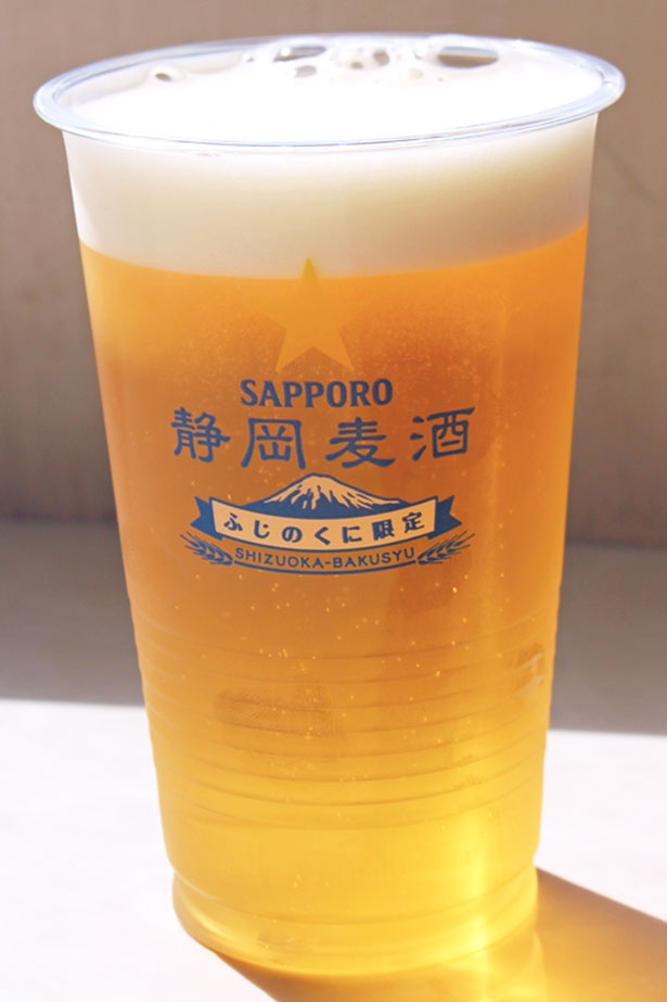 船内の売店で販売されている、静岡限定の樽生ビール「静岡麦酒 樽生」(550円)。絶景と共に飲むビールは格別！
