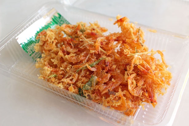 名物の桜海老のかき揚げを事前に購入して、清水港ベイクルーズの船内で味わうのもおすすめ