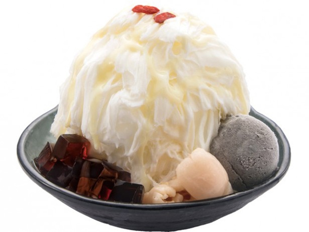 ICE MONSTER(アイスモンスター)(福岡市中央区) / 「杏仁かき氷」(1220円) 