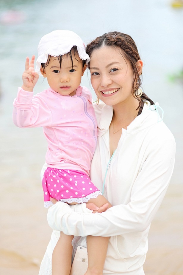 糸島市芥屋海水浴場を彩る水着女子