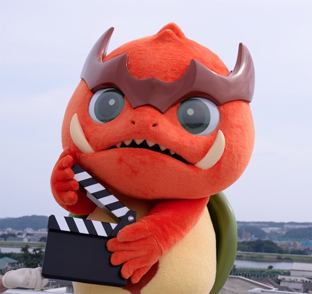 「映画のまち調布」応援キャラクターであるガチョラ