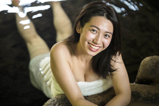 “九州の太陽”佐藤あいりと、黒川温泉で混浴撮り！