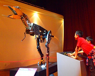 恐竜ロボット工場に“体験入社”！愛媛県総合科学博物館で「恐竜ロボットファクトリー」