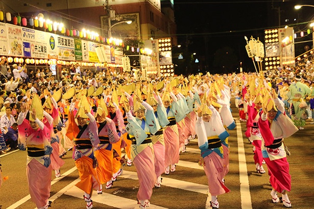 県内トップを切って盛大に開催 徳島県で 鳴門市阿波おどり 開催 ウォーカープラス