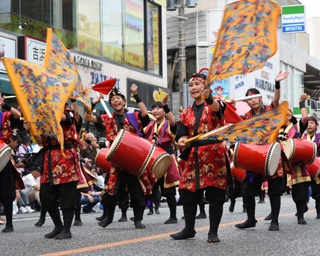 沖縄最大の夏祭り｢一万人のエイサー踊り隊｣が8月5日に開催