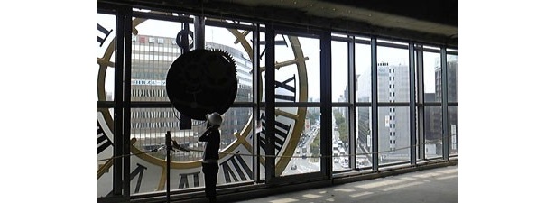 JR博多シティに「大時計」が設置！新たな名所に