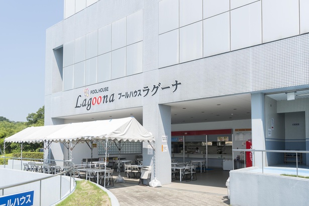 ドリンクやかき氷など軽食がそろうレストラン｢POOL HOUSE Lagoona(ラグーナ)｣