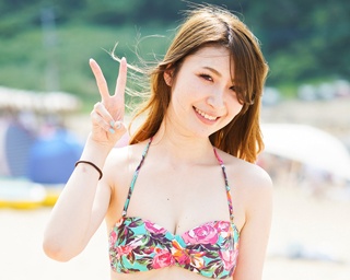 【写真特集】水ぎわのエンジェル!!福岡の海水浴場で見つけたカワイイ水着女子全30枚