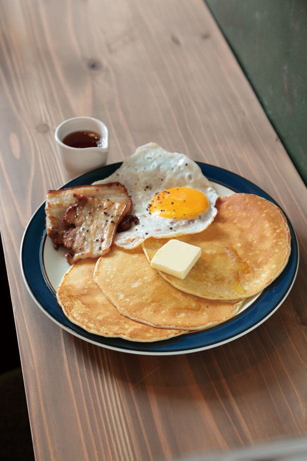朝食に最適なデクスターパンケーキ(950円)/DEXTER DINER