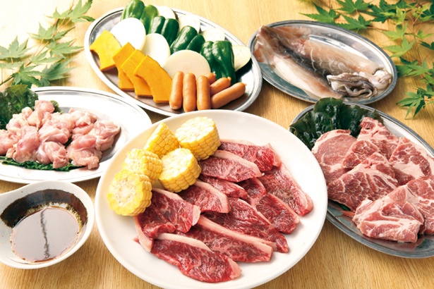 マツタケのほか、国産牛や野菜など10種類程度の食材が食べ放題！
