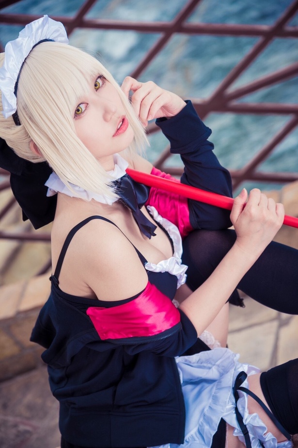 『Fate/Grand Order』のアルトリア・オルタに扮する ばむさん