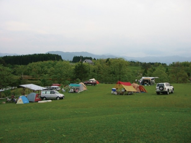 井無田高原キャンプ場 / 敷地が広いのでゆったりと使えるのがうれしい。BBQコンロの持込みも可能 