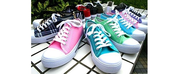 フューシャピンクやターコイズなど新たに追加された10色