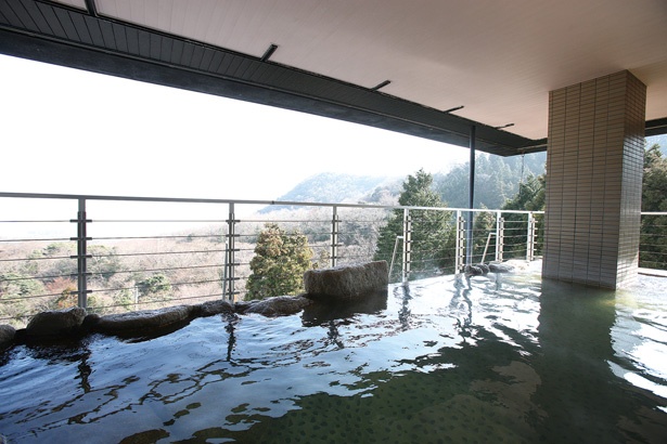 大標高369メートルの菰野富士と肩を並べる大浴場・自助の湯の露天風呂