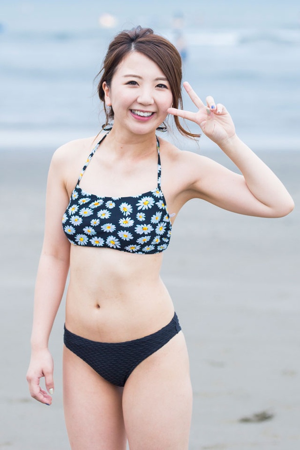 九州の海水浴場で見つけたキュートな水着女子